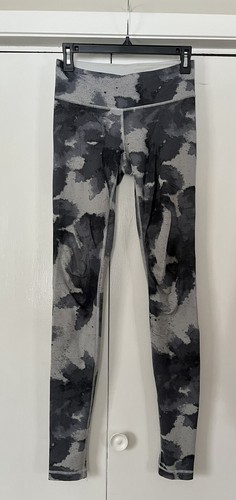 LULULEMON Size 4 Wunder Under Gray 
