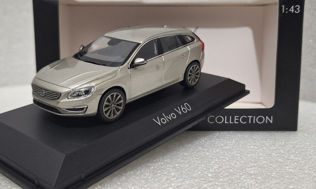 Norev Volvo V60 2013 1:43 870015