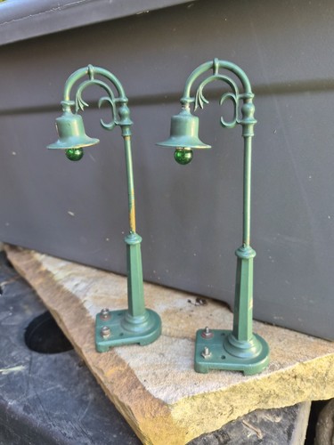 (2) Lionel #58 O/027 Prewar GOOSENECK STREET LAMPS Light  POSTS Diecast - WORKS