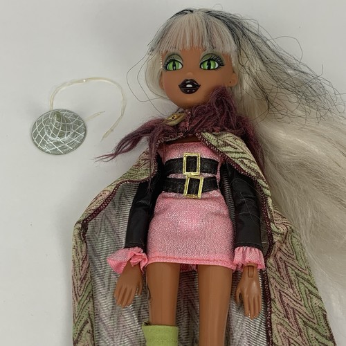 Bratz Bratzillaz Glam Gets Wicked Dolls Sashabella Paws & Yasmina Clairvoya - Picture 4 of 19