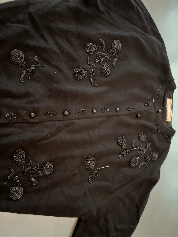 Cárdigan vintage Marshall Field & Co. con cuentas/forrado 100 % cachemir. Pequeño Foto 2 de 4