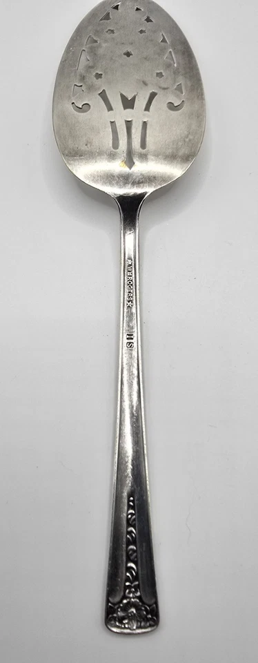 Servidor de postres perforados vintage Wm Rogers & Son International Blossom 9,5" Foto 4 de 4