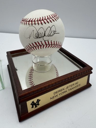 Derek Jeter Signed OMLB Baseball JSA Sticker Yankees Auto w Case