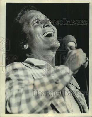 1974 Press Photo Pat Boone Sings at Auditorium - mjx83530