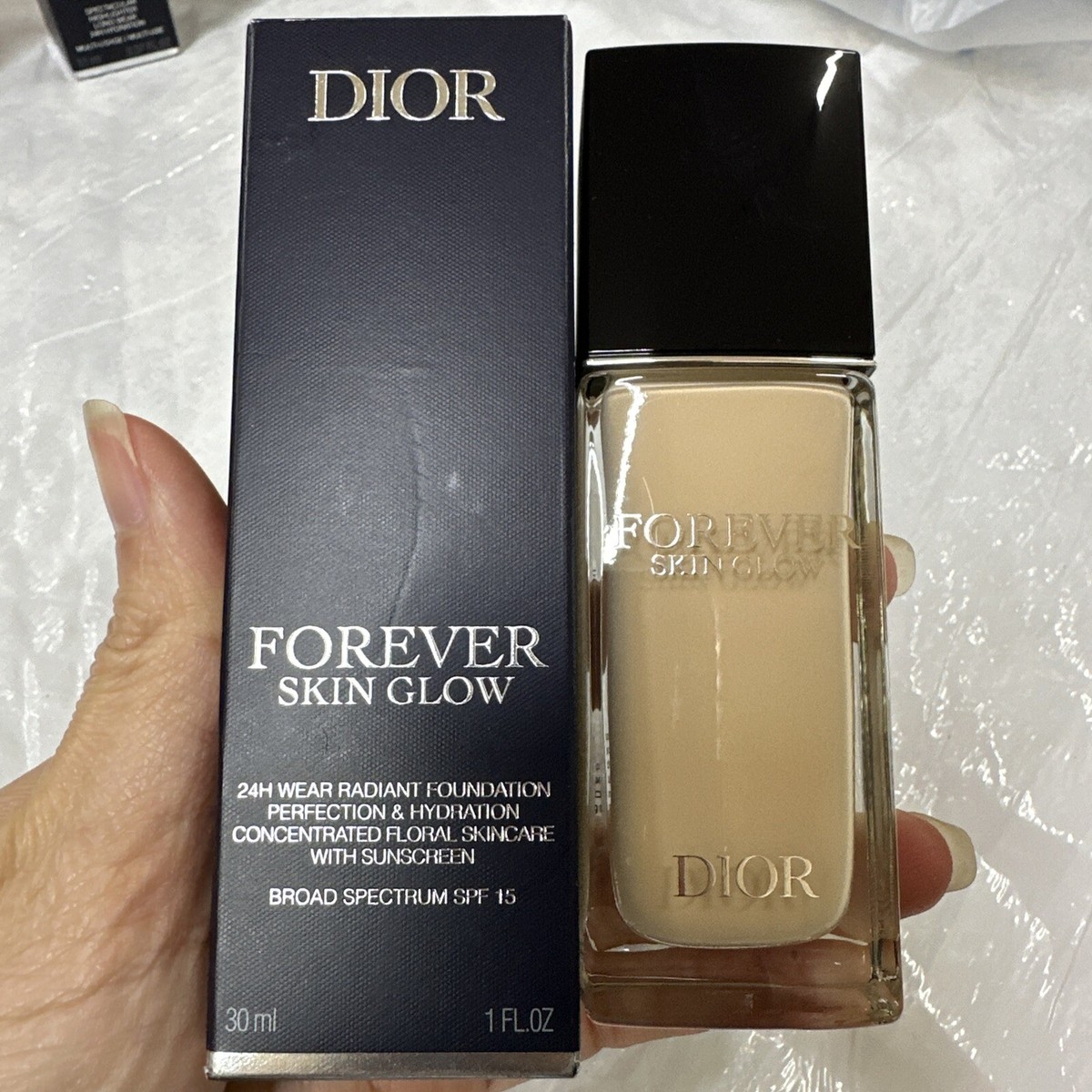Dior Forever Skin Glow Hydrating Foundation SPF 15 Color 0W