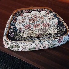 VTG Tapestry purse with gold chain. Marked JR EUC 
