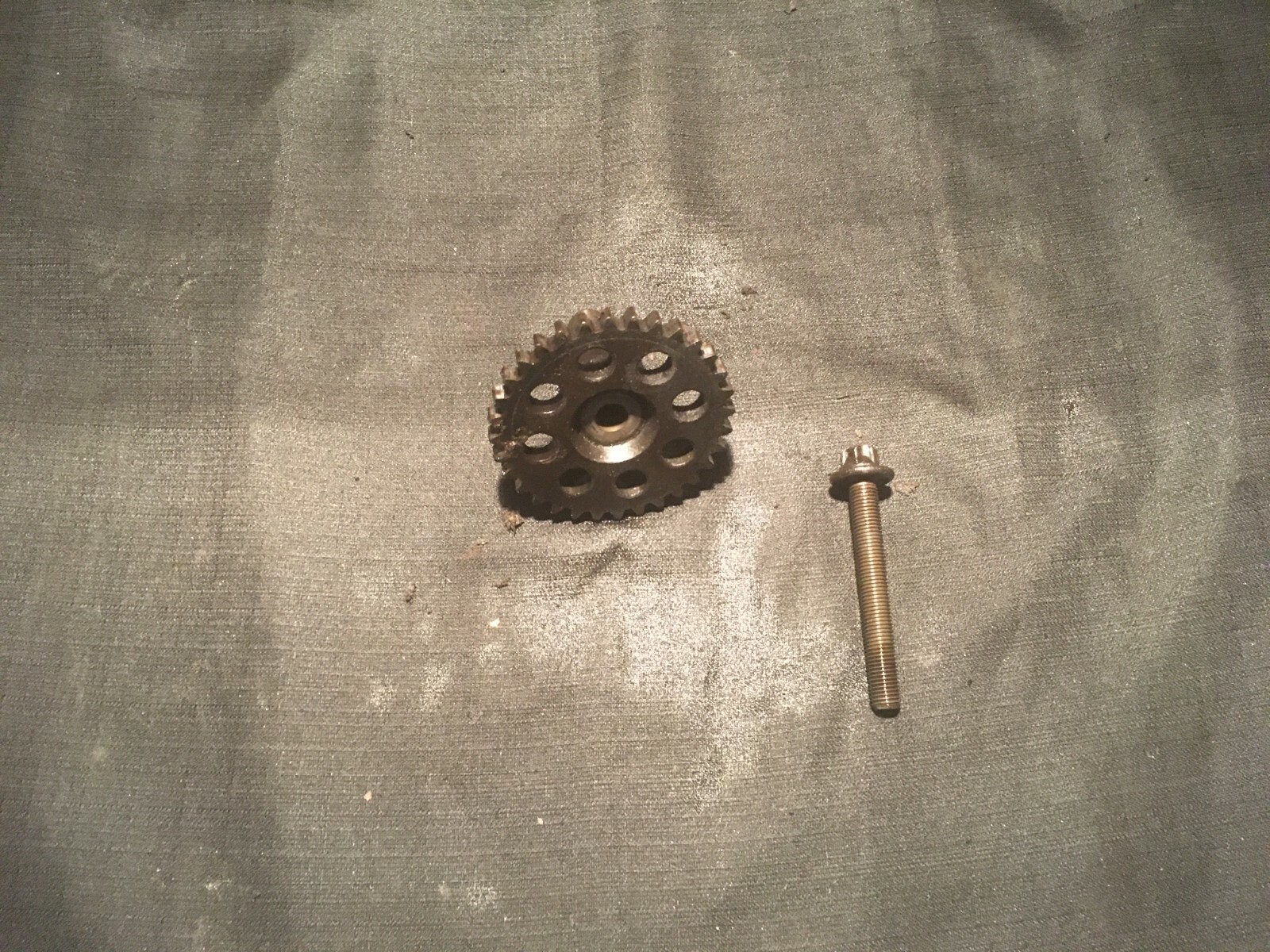 0106 Ford Ranger RWD Cologne 4.0L Rear engine jackshaft gear and bolt