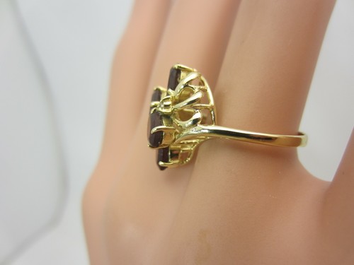 Anillo Vintage De Oro Amarillo De 14K Con Granate Y Diamante - Imagen 4 de 10