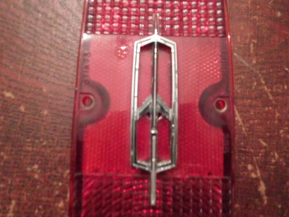 Nuevo de Lote Original 1971 1972 1973 Oldsmobile Custom Cruiser Lámpara Trasera Luz Lente Guía 3BS Foto 2 de 4