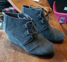 Toms Lace Up Wedge Bootie 8.5 Gray Stitch Fix EUC Unworn With Zip Shoe Bag Boot 