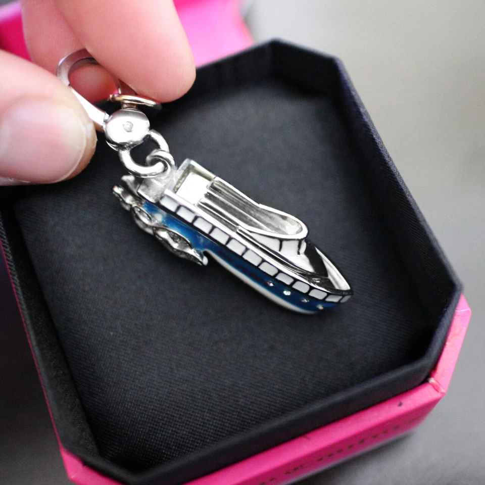 NUEVO CON ETIQUETAS NUEVO EN CAJA JUICY COUTURE 3D Speed Boat Pulsera Dije NUEVO Foto 2 de 4