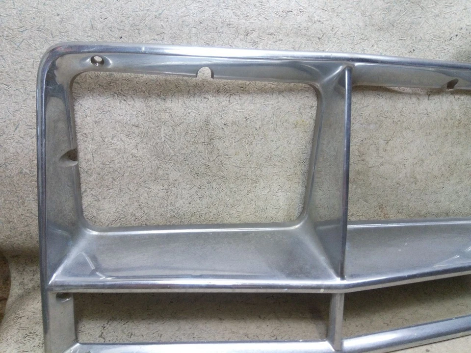 Pair Left Right Headlight Door Bezel Fits 84-85 BUICK RIVIERA w215-201078 - Image 3 of 4