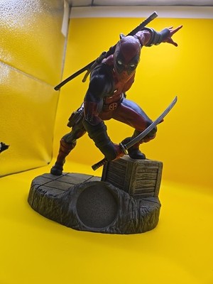 Deadpool Finders Keypers Statue   Marvel Comics Excellent Condition Alterego