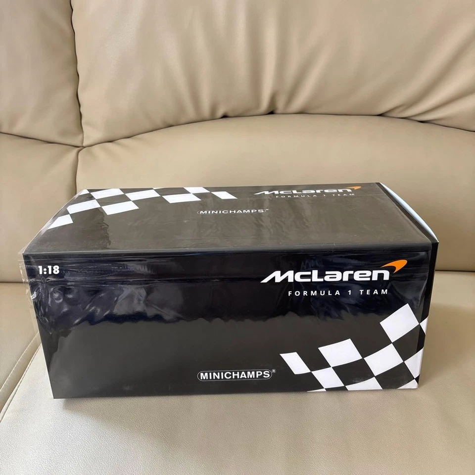 Modello Minichamps 1/18 McLaren MCL36 Daniel Ricciardo Bahrain GP 2022 - Immagine 3 di 4