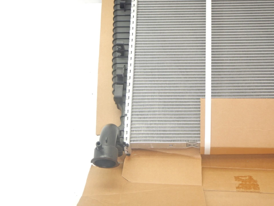 Jeep Grand Cherokee WK2 11-21 Mopar OEM New Engine Cooling Radiator 55038001AH Foto 2 de 4