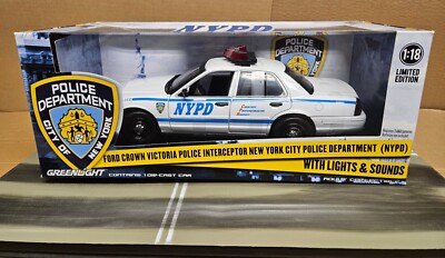 1:18 GREENLIGHT FORD CROWN VICTORIA NYPD NEW YORK POLICE