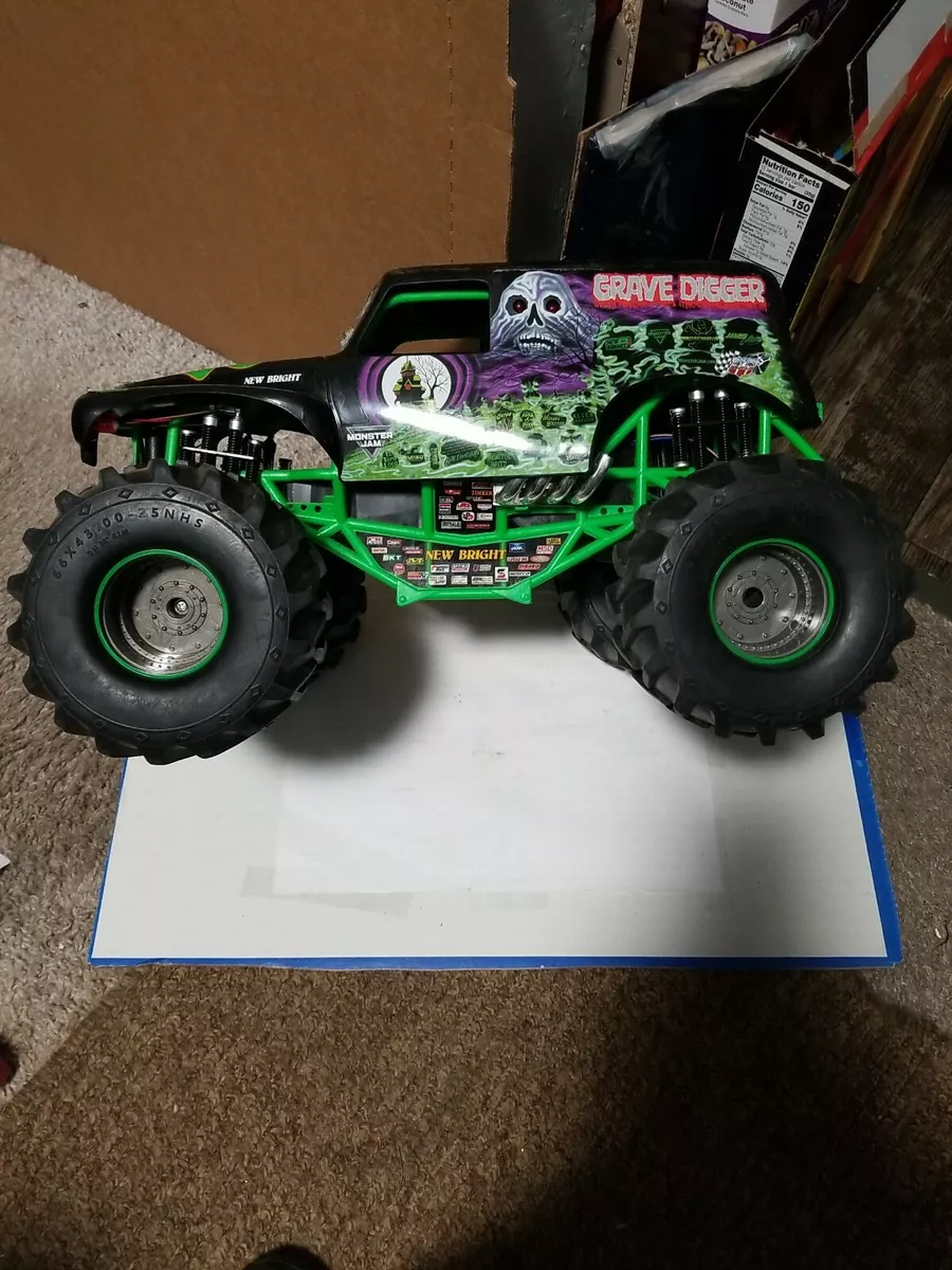 Monster Jam, Official Grave Digger Remote Control Monster Truck, 1:24  Scale, 2.4 GHz, Kids Toys for Boys and Girls Ages 4 and up