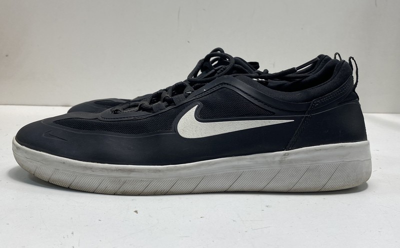 Nike SB Nyjah Free 2 Black White Skateboarding Shoes Men's Size 12