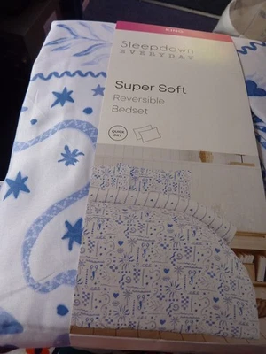 Kingsize Blue/white pattern reversiable Duvet b/n - Image 1 of 2