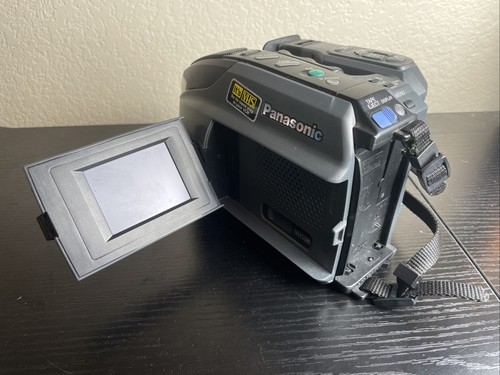Panasonic Palmcorder PV-L551D VHSC Camcorder With Tape - Picture 3 of 4