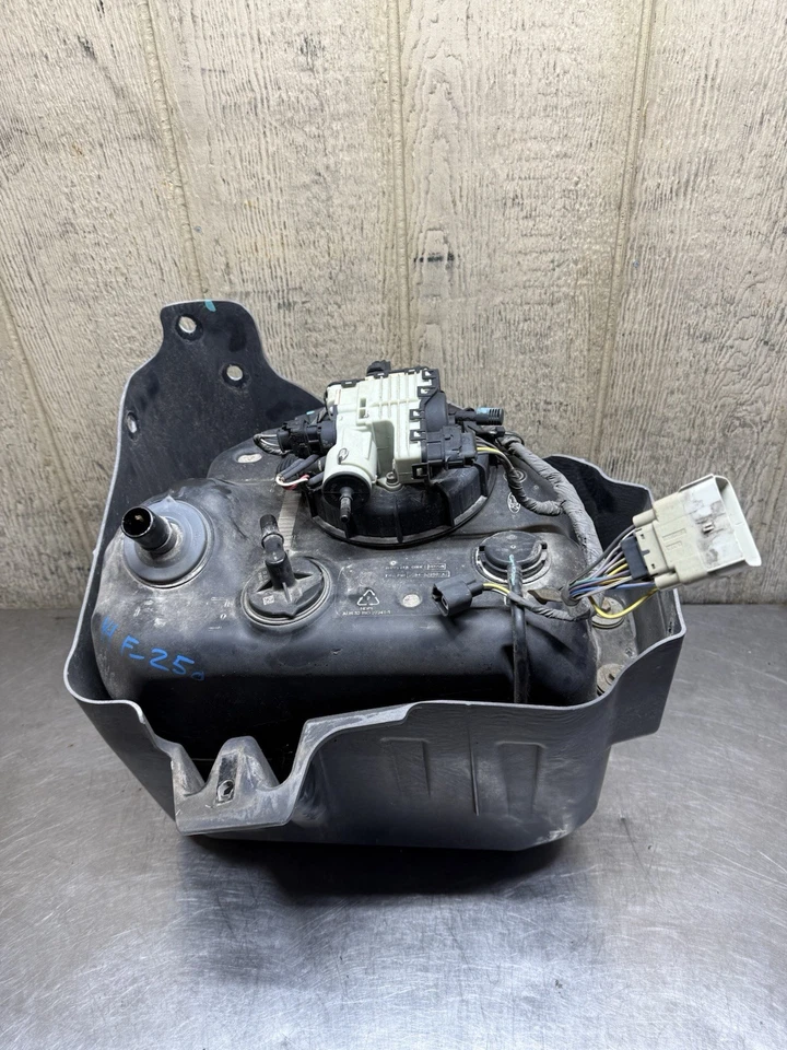 2011-2016 Ford F250 F350 Super Duty Pickup DEF Exhaust Fluid Tank and Pump OEM - Image 2 of 4