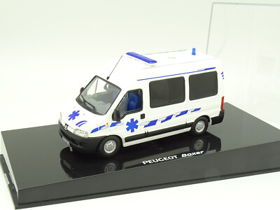 Modèle Réduit Norev 1/43 - Peugeot J7 Ambulance 1961, Blanc, Collection "Un Siècle D'Automobiles"