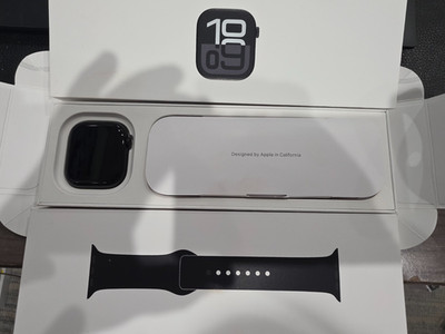 Apple Watch Series 10 GPS 42mm Jet Black Case w Sport Band S/M MWWE3LW/A