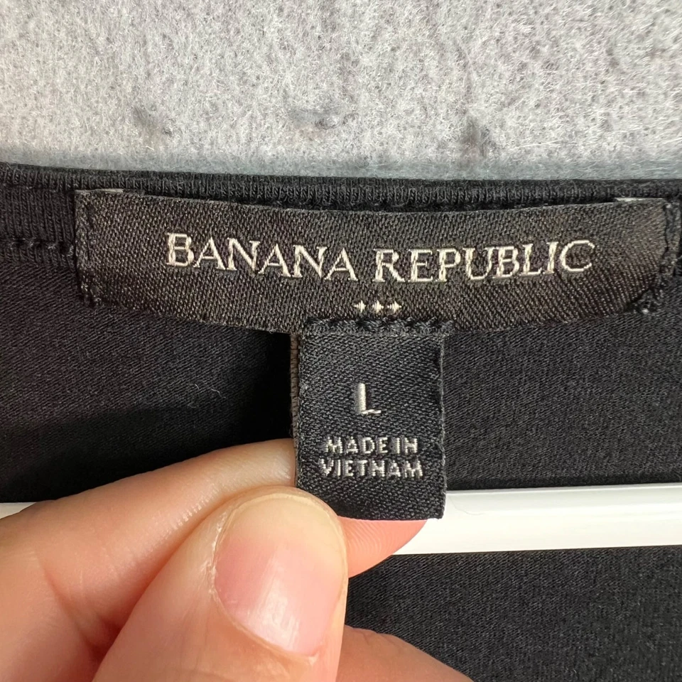 Top negro Banana Republic manga larga acanalado cuello en V para mujer talla grande Foto 3 de 4