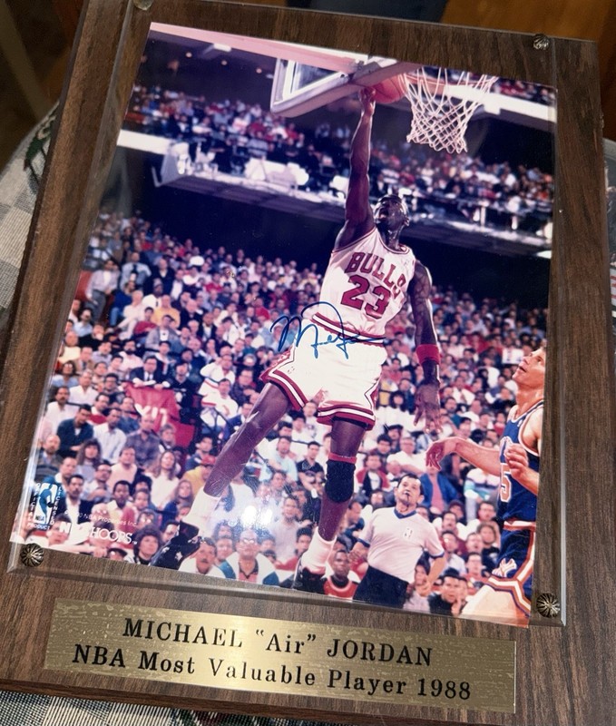 Autographed Michael Jordan Chicago Bulls 1988 NBA MVP Photo