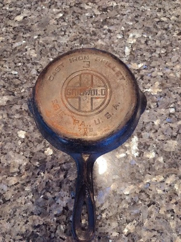 Vintage No. 3 Griswold Cast Iron Skillet Erie, PA 709A Used