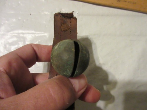 Band Of 3 Antique Brass Sleigh Bells On Leather *As Is* - Picture 6 of 18