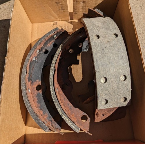 NOS Auto Pride Drum Brake shoe Set R553 RELINED Bendix 553 -some '85-98 GM Ponti - Picture 2 of 4