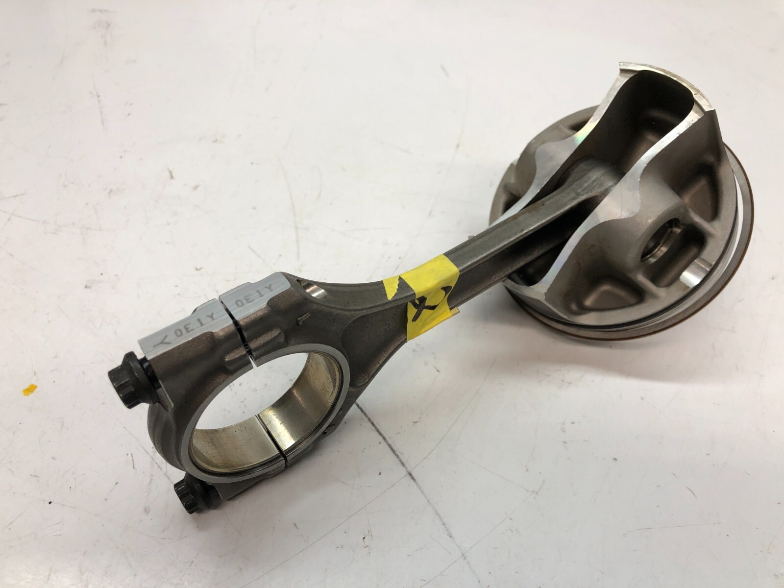 LAMBORGHINI AVENTADOR PISTON HEAD COMPLETE WITH CONNECTING ROD 07M107075J  