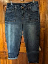 Lane Bryant Distressed Darkwash Capri Size 18 Unique Pockets Stretchy Fabric