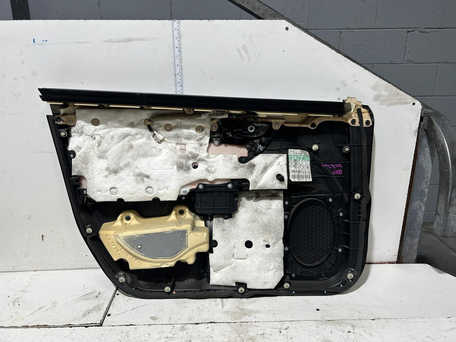 Lexus CT200h Right Door Trim ZWA10 12/2010-2020 - thumbnail 5