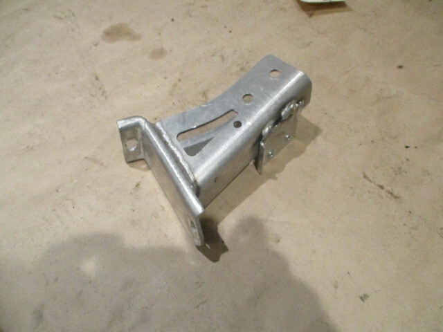 Ferrari 458 Italia - Bracket Fastening Dashboard Crossmember To Tunnel -82469600