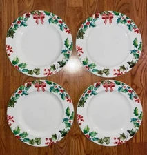 (4) HARVEST GREEN STUDIO~CHRISTMAS HOLLY~10.5" DINNER PLATES~NEW
