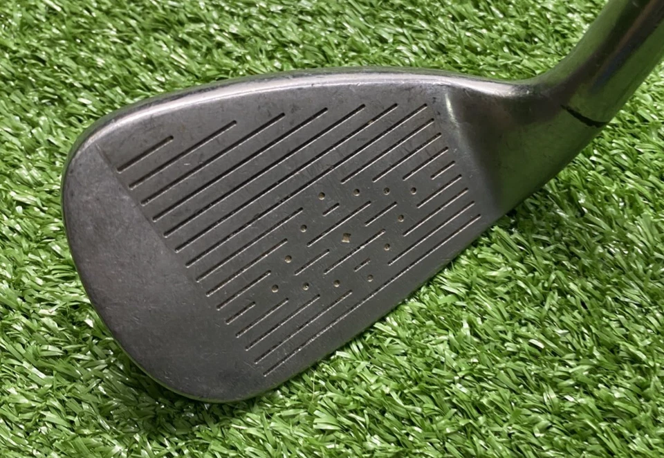 Golden Bear Signature Series Pitching Wedge/ RH/ Graph. ~36"/ NEW GRIP/xx7044 - Image 4 of 4