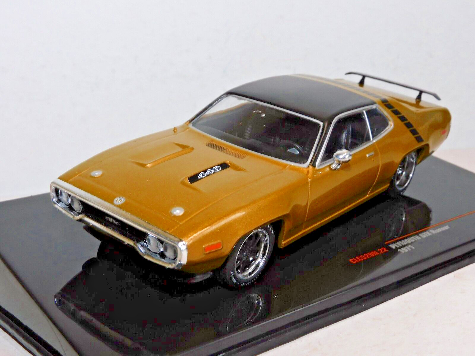 IXO PLYMOUTH GTX RUNNER 1971 GOLD 1/43 CLC529N