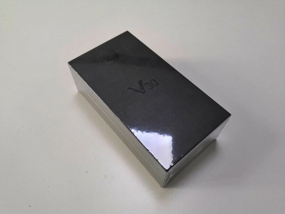 LG V30 US998/VS996 64GB 128GB 6.0" 16MP Fingerprint ID 4G Smartphone -New Sealed - Image 4 of 4