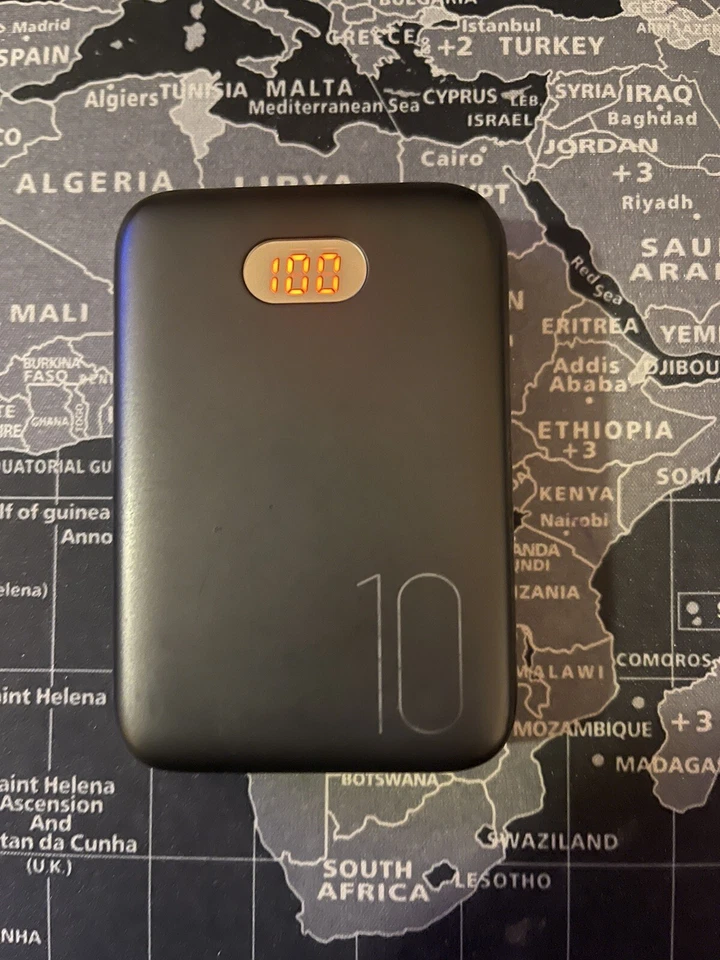 Banco de alimentación digital portátil compacto USB doble USAMS 10000 Mah Foto 2 de 2