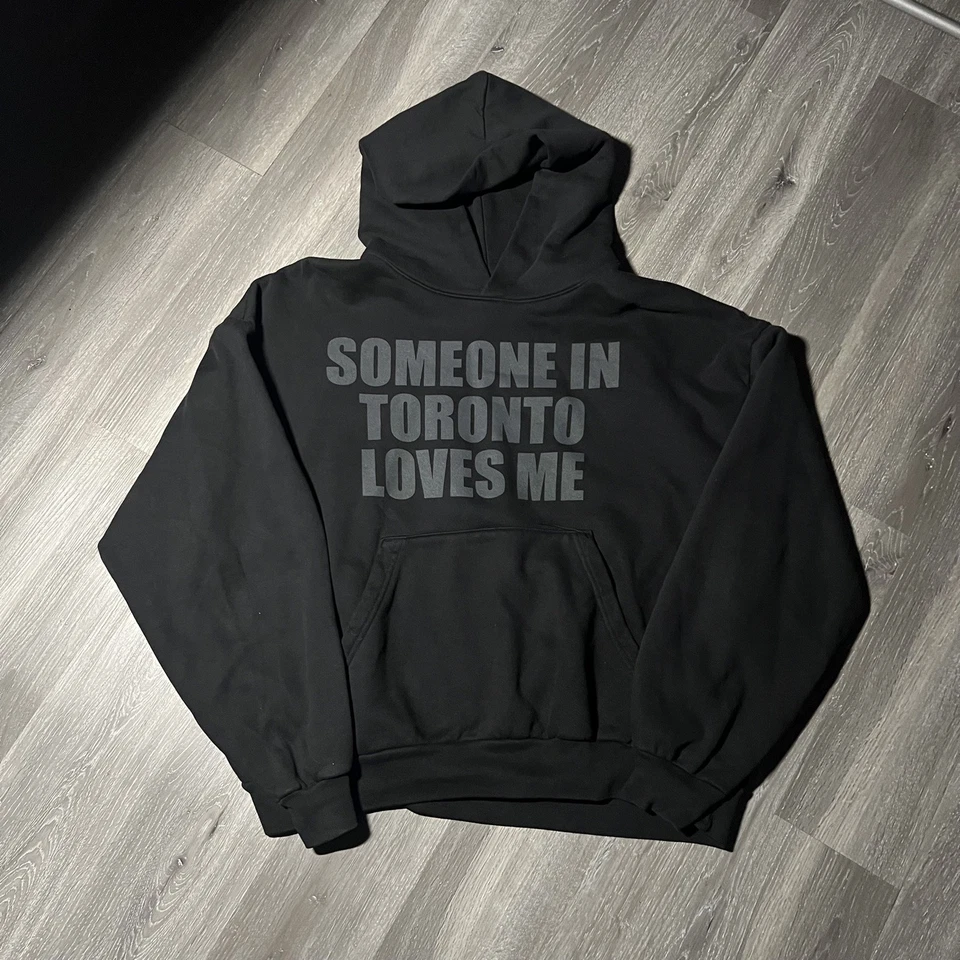 SUDADERA CON CAPUCHA DRAKE RELACIONADA ALGUIEN EN TORONTO $$$4U Talla L Foto 2 de 3