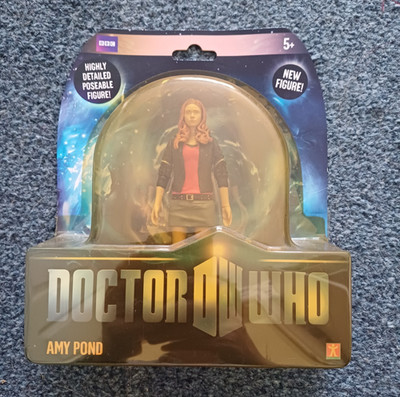 DOCTOR WHO AMY POND Actionfigur. Serie 5 - (Red Top) NEU & VERSIEGELT