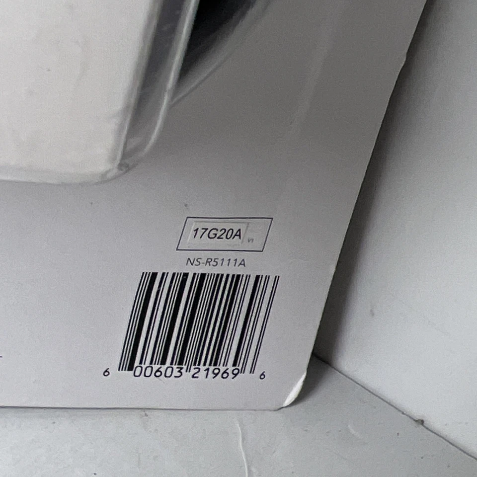 Insignia Armband Radio NS-R5111A AM/PM Digital Tuner Stereo Portable Jogging NEW - Image 4 of 4