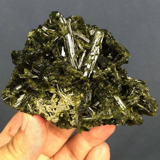 227g Raw Natural Green Tourmaline/Schorl Crystals Minerals Specimens