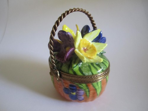 CHAMART EXCLUSIF Limoges France DAFFODILS & TULIPS Peint Main Trinket Box