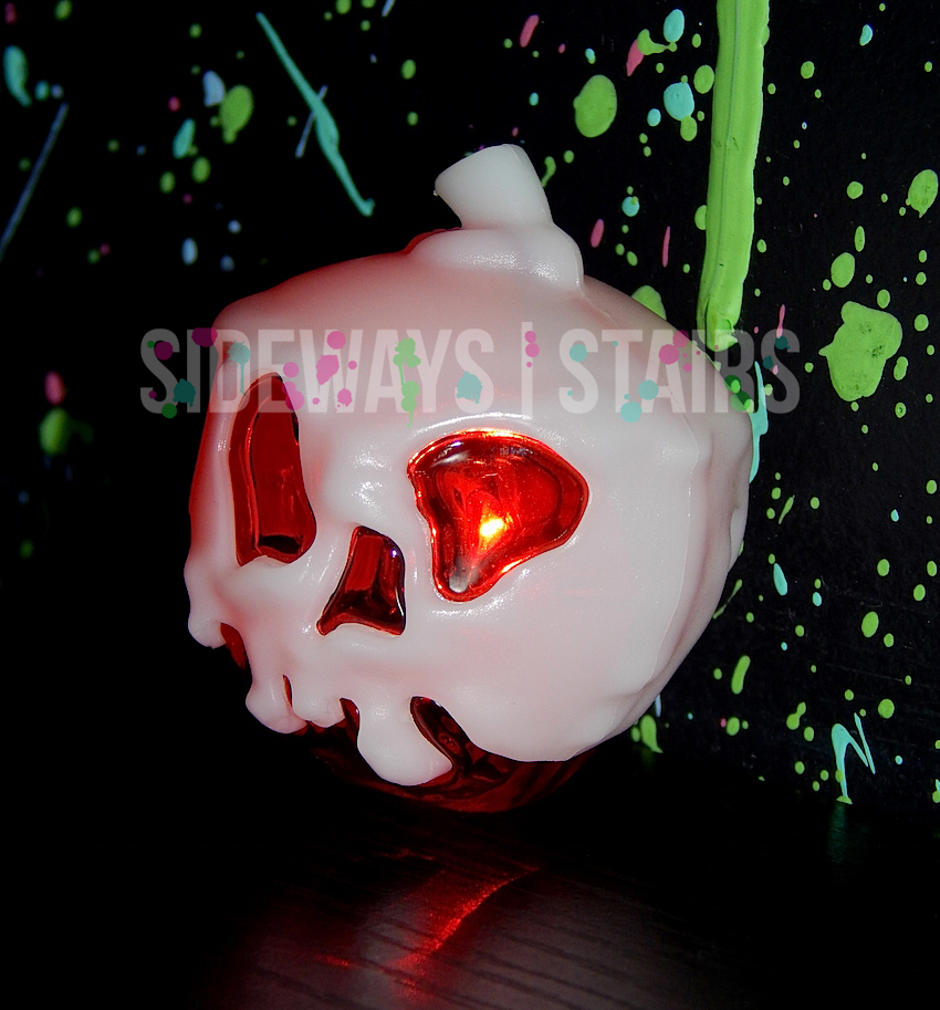 POISON APPLE DRINK CUBE 1st Edition Disneyland Halloween Disney