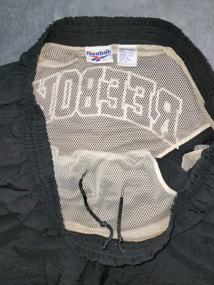 Bañador corto vintage años 90 Reebok forrado estampado trasero talla grande bordado negro Foto 4 de 4