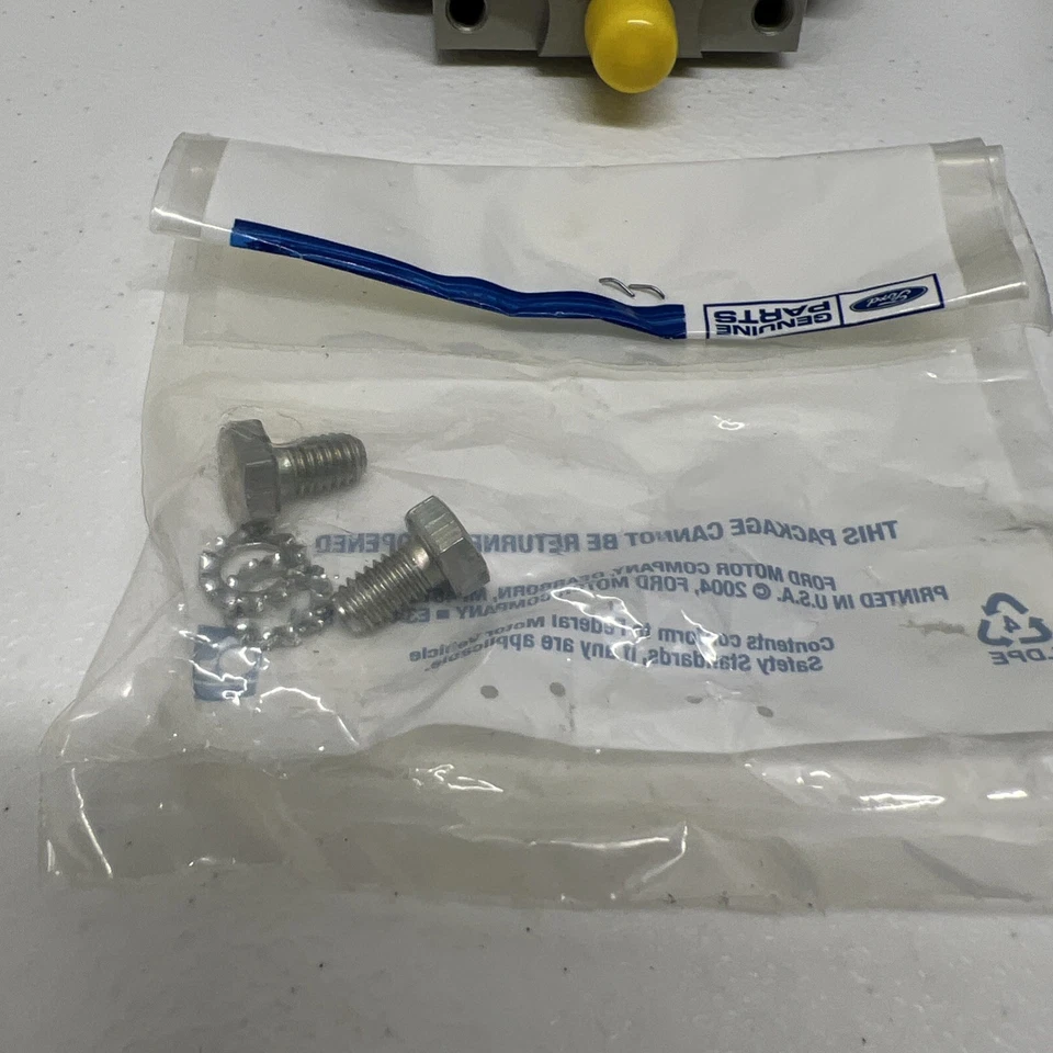 Cilindro de roda de freio genuíno Ford Mercury 2008-2012 Escape Mariner 8L8Z-2261-AD - Imagem 3 de 4