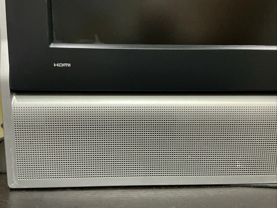 Retro Gaming VIZIO 32-in LCD HDTV for Retro Gaming 🕹️ L32HDTV10A - Image 3 of 4